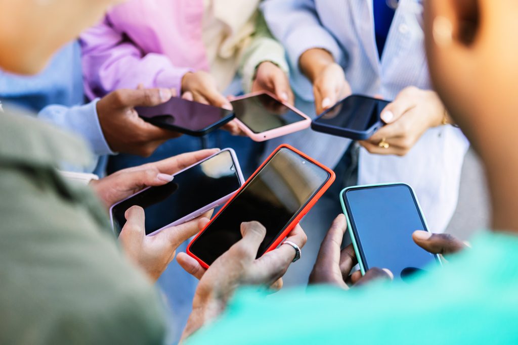UK plans to block under-16s from social media