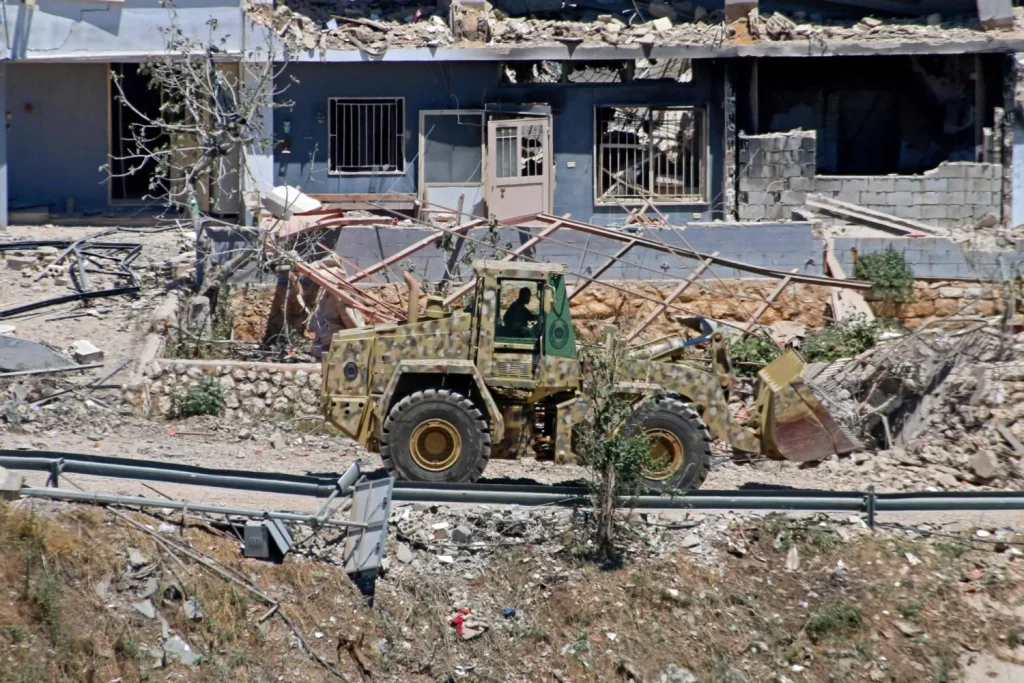 Lebanon: Israel begins first withdrawal to yellow line as bombs continue to fall