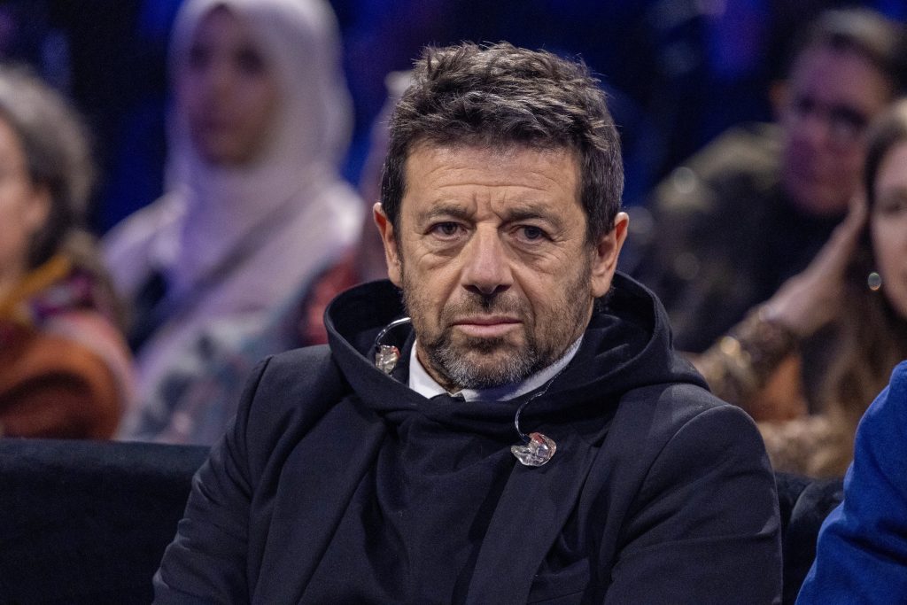 Patrick Bruel en garde à vue : le chanteur français face à une avalanche d’accusations