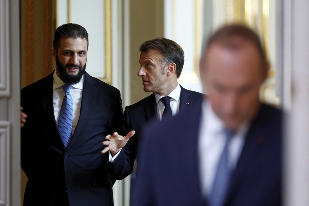 Macron à Damas : la France veut sa part du nouveau jeu syrien