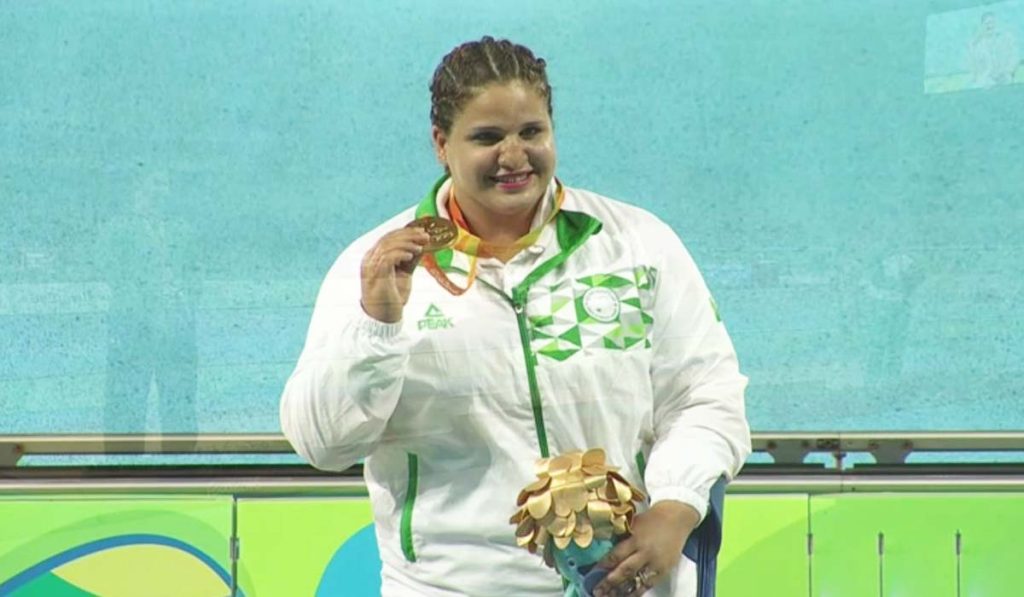 Nassima Saïfi, toujours plus haut : l’Algérienne décroche l’or à Olomouc et frôle le record du monde du disque