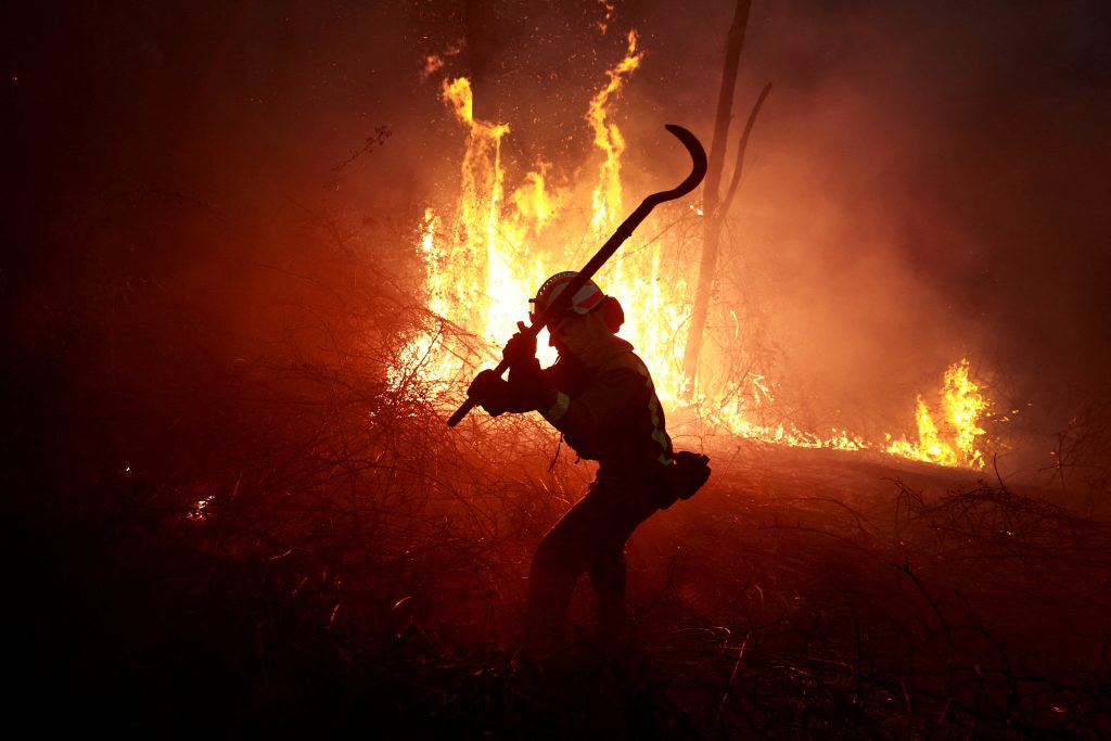 Wildfire Rages in Catalonia, Forcing Evacuations and Threatening Thousands of Hectares
