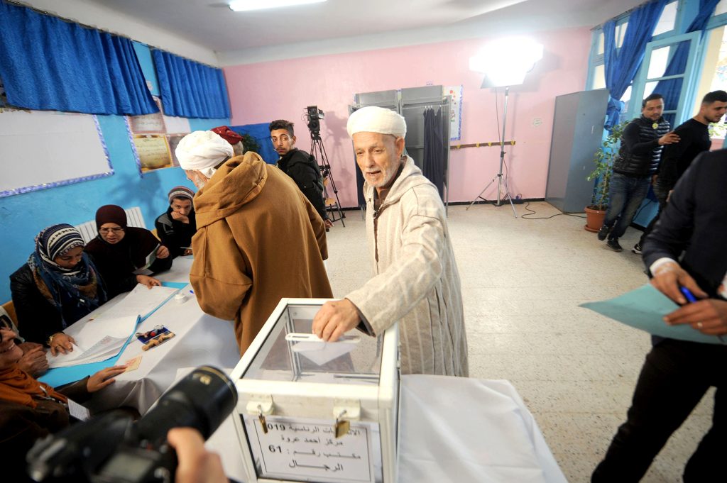 Élections législatives : Le vote dans les bureaux itinérants se poursuit