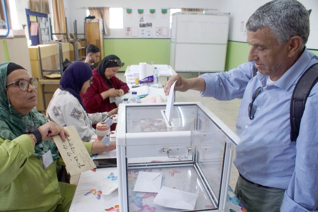 Premières tendances des élections législatives : Entre confirmations, reculs et percées